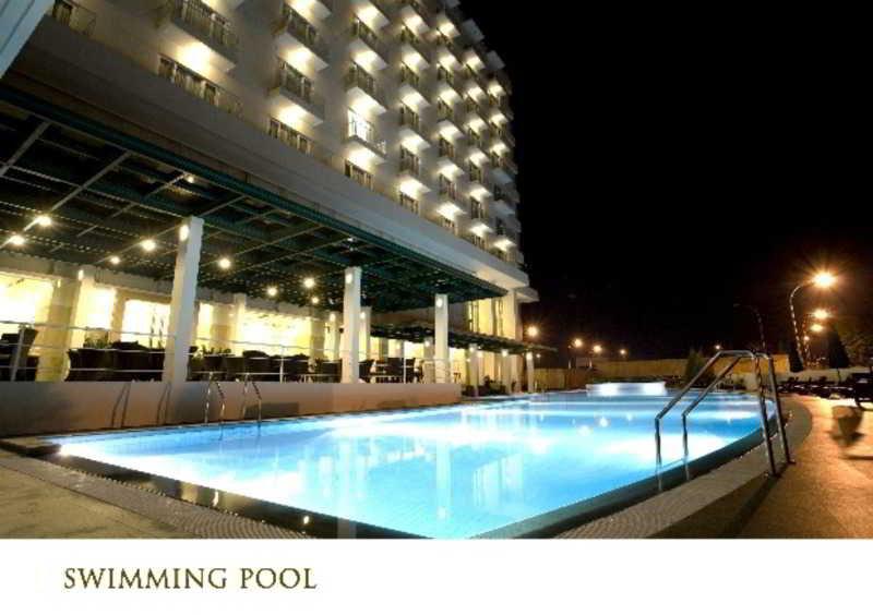 Sintesa Peninsula Hotel Manado Exterior photo
