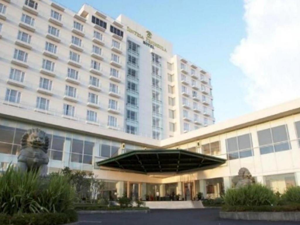 Sintesa Peninsula Hotel Manado Exterior photo