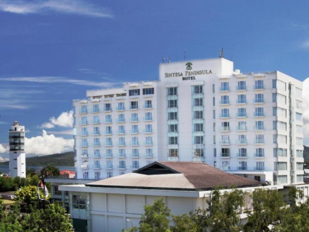 Sintesa Peninsula Hotel Manado Exterior photo
