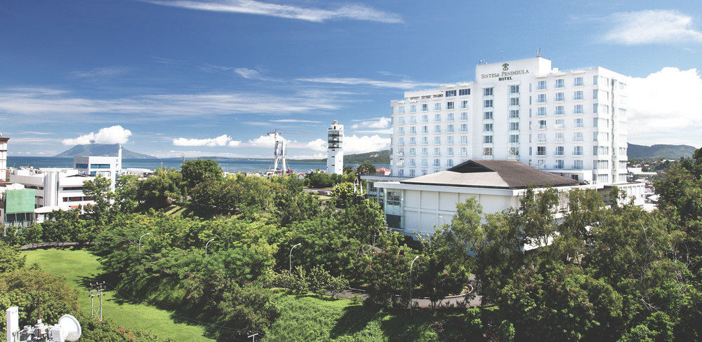 Sintesa Peninsula Hotel Manado Exterior photo