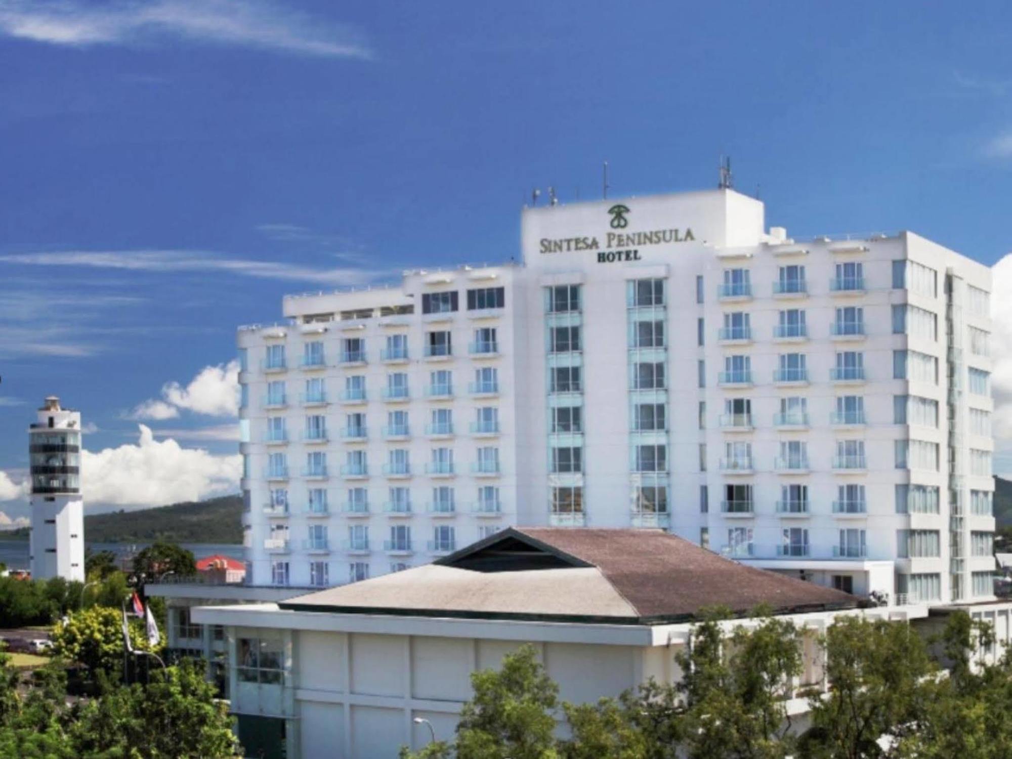 Sintesa Peninsula Hotel Manado Exterior photo